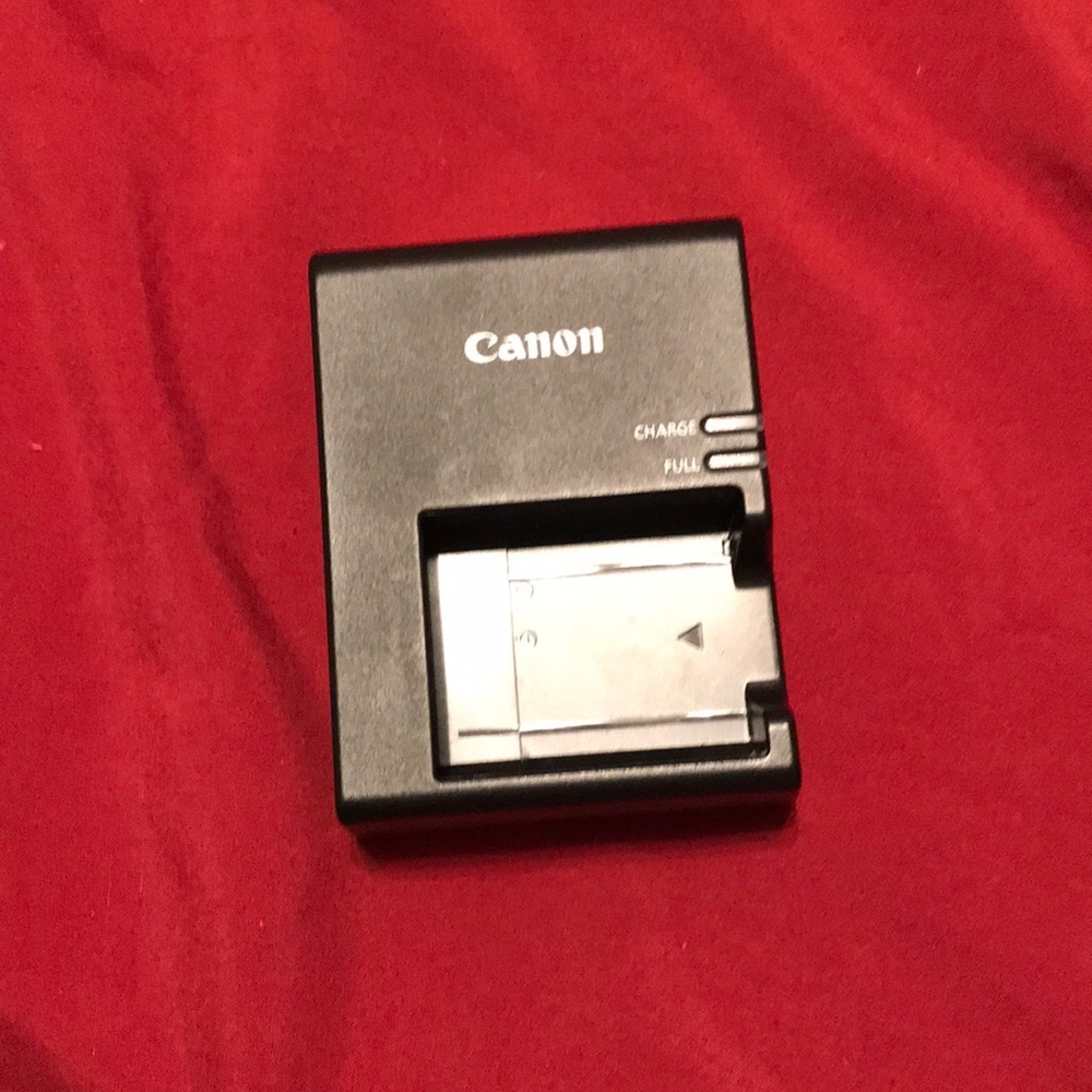 Perfect  condition canon rebel t3 - Picture 5 of 8